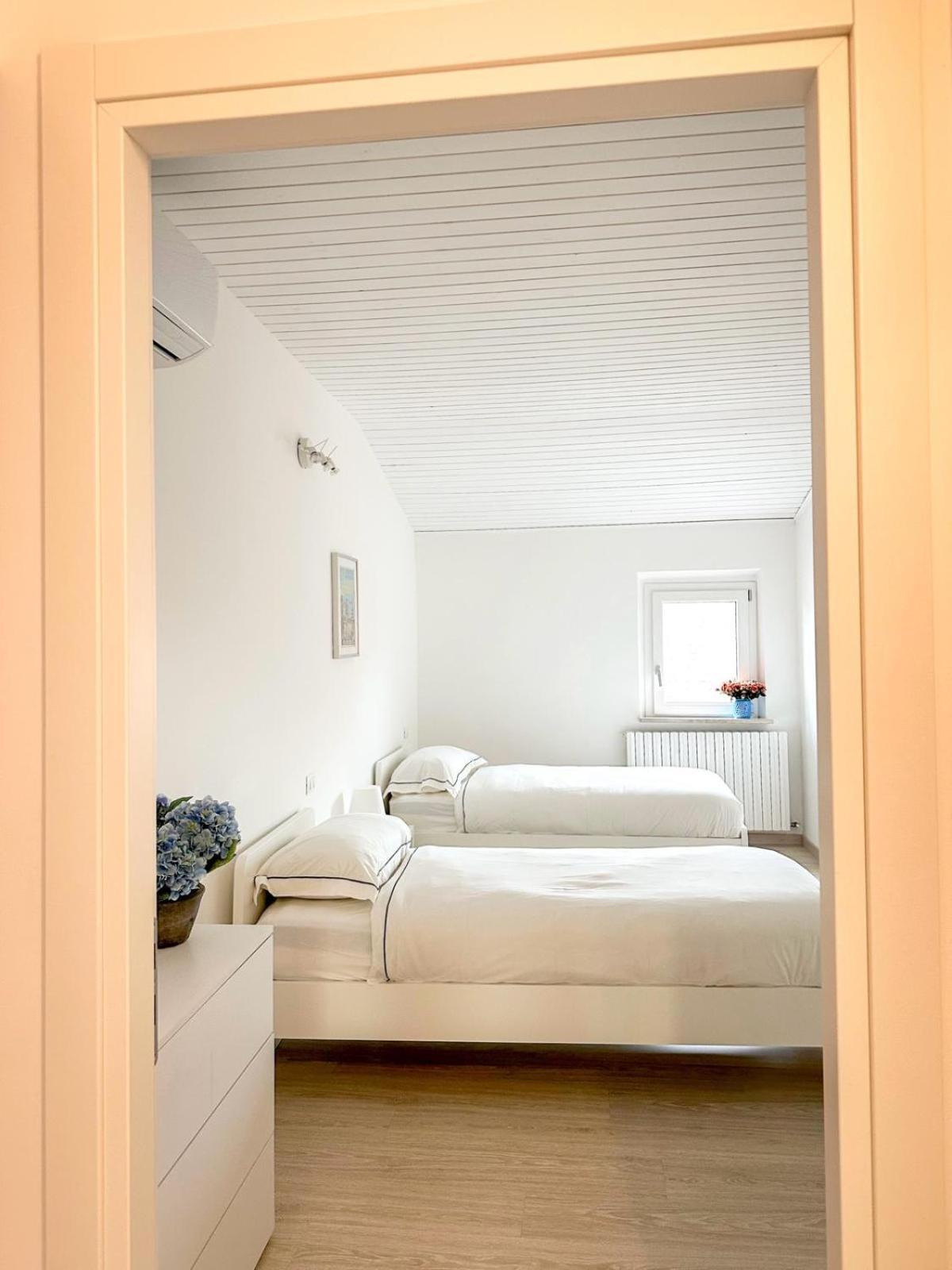 Appartement La Via Del Castello à Castelferretti Extérieur photo